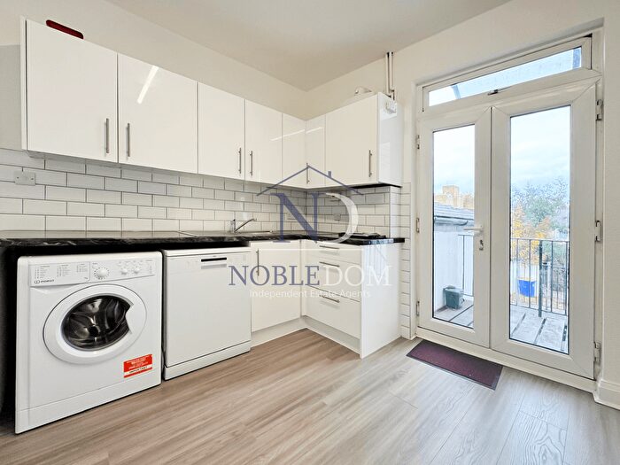 3 Bedroom Maisonette To Rent In Teddington, TW11