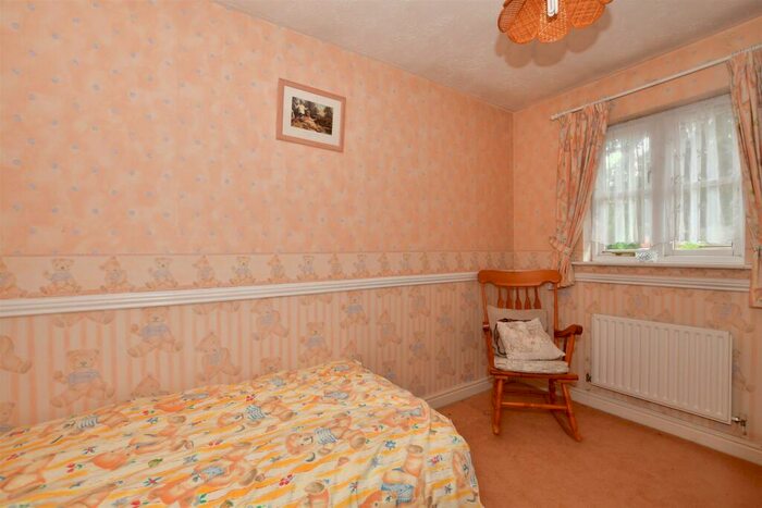 4 Bedroom Detached House For Sale In Postmill Close, Croydon, Surrey, CR0