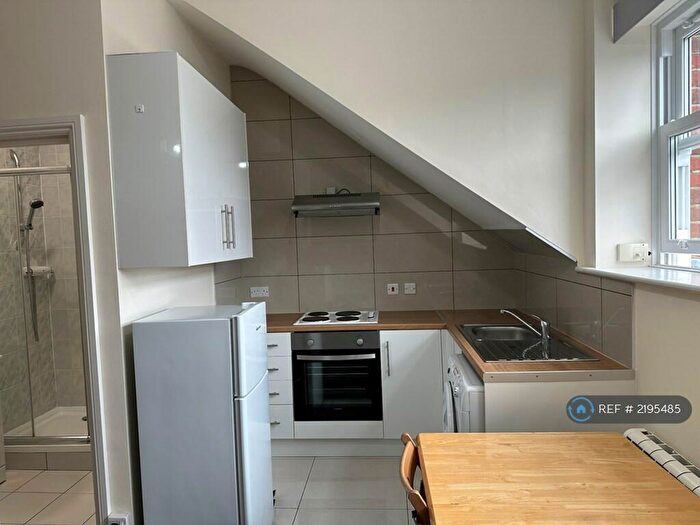 Studio To Rent In Gloucester Drive, London, N4