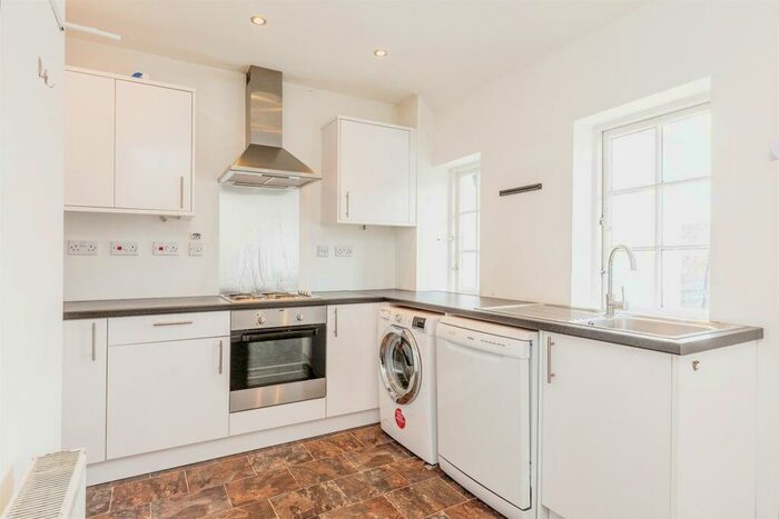 3 Bedroom Maisonette To Rent In Shirehampton Road, Bristol, BS9