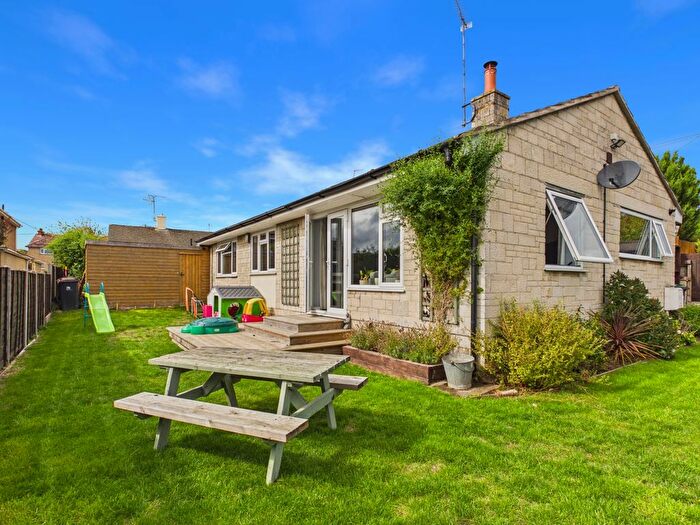 3 Bedroom Detached Bungalow For Sale In Thornhill Road, Stalbridge, Sturminster Newton, Dorset, DT10