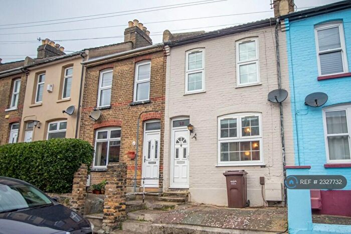 3 Bedroom Terraced House To Rent In Gordon Road, Chatham, ME4