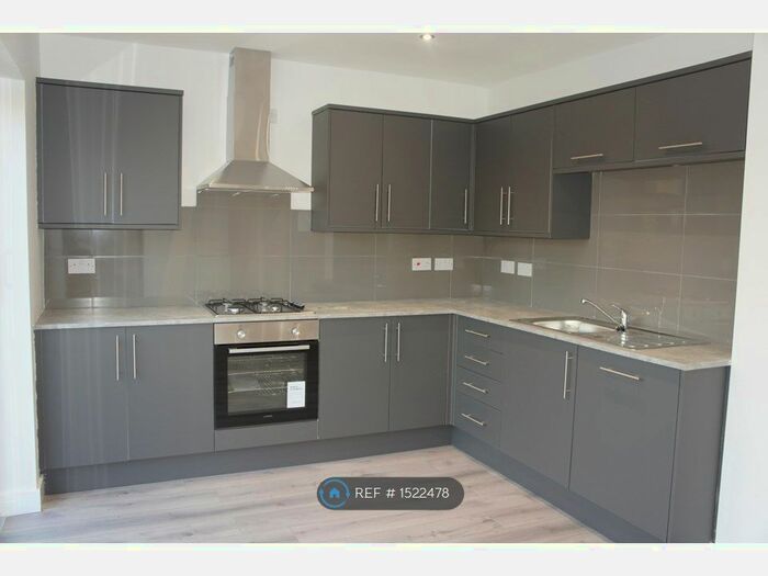 4 Bedroom Semi-Detached House To Rent In Ashlawn Road, Rugby, CV22