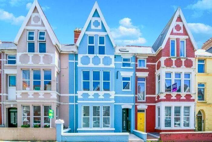 1 Bedroom Flat To Rent In Mary Street, Porthcawl, CF36
