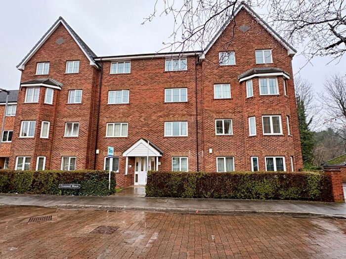 2 Bedroom Flat For Sale In Cromwell Mount, Pontefract, WF8