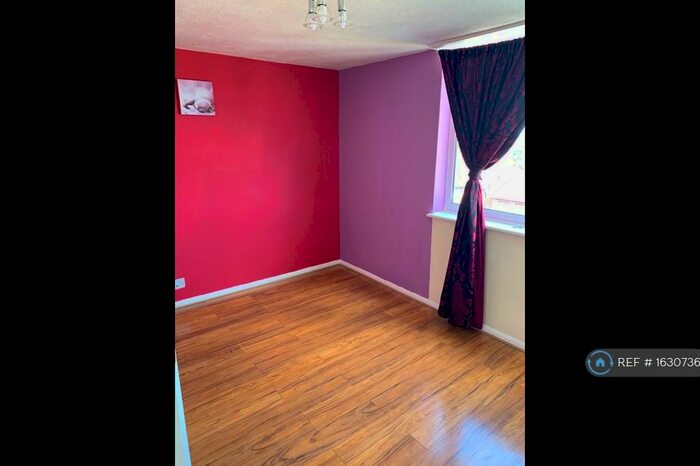 2 Bedroom Flat To Rent In Luton, Luton, LU1