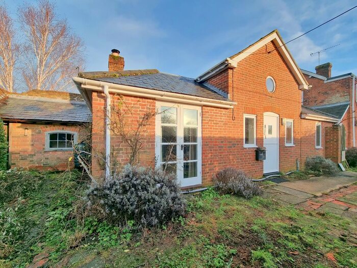 2 Bedroom Flat To Rent In High Street, Netheravon, Salisbury, SP4