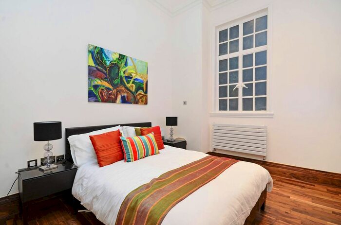 2 Bedroom Flat To Rent In Baker Street, Marylebone, London, NW1