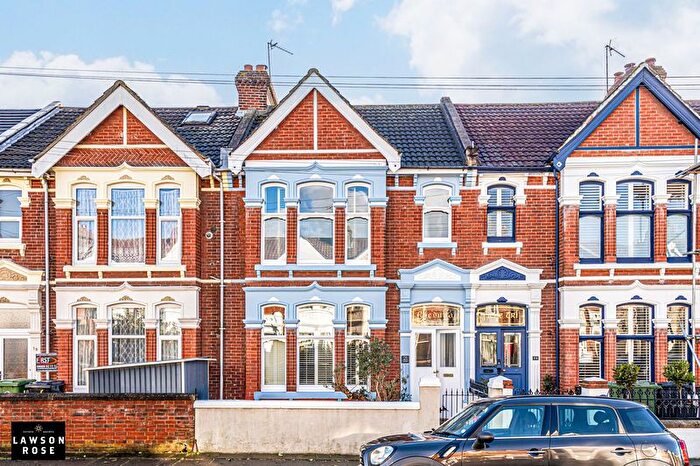 4 Bedroom Terraced House For Sale In Wadham Road, Portsmouth, PO2