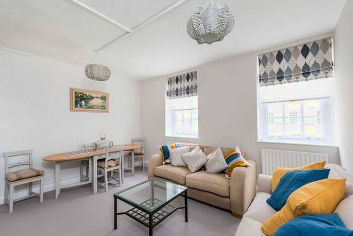 3 Bedroom Flat To Rent In Page Street, Westminster, London, SW1P