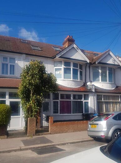 4 Bedroom End Terrace House To Rent In Middle Way, London, SW16