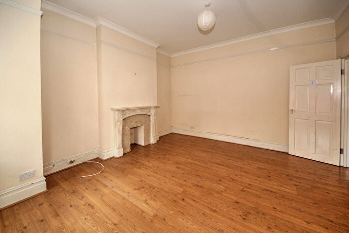 1 Bedroom Semi-Detached House To Rent In Brownlow Road, London, N11