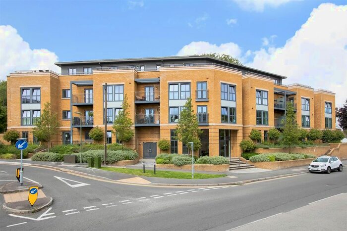 2 Bedroom Flat To Rent In Godstone Road, Caterham, CR3