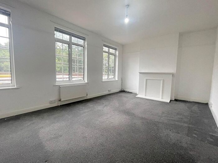 3 Bedroom Maisonette To Rent In Carlton Parade, Orpington, BR6