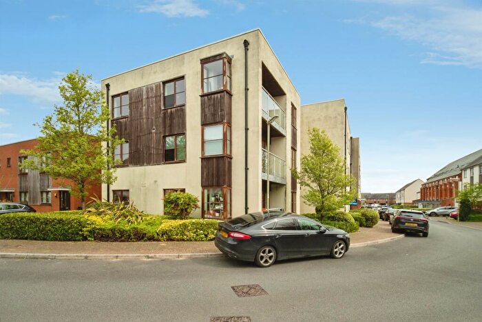 2 Bedroom Flat For Sale In Northbrook Crescent, Basingstoke, RG24