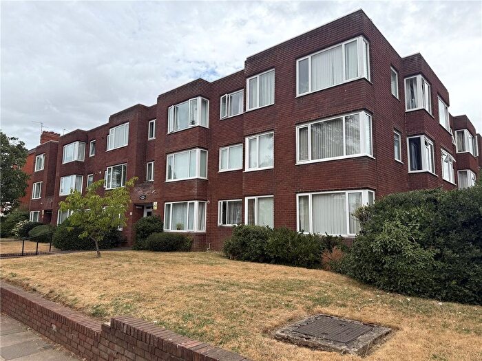3 Bedroom Flat To Rent In St. Matthews Parade, Northampton, Northamptonshire, NN2