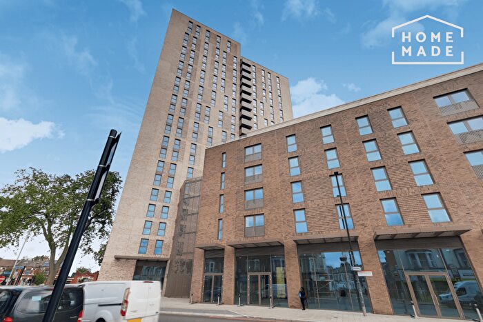 2 Bedroom Flat To Rent In Apex Gardens, Seven Sisters, N15