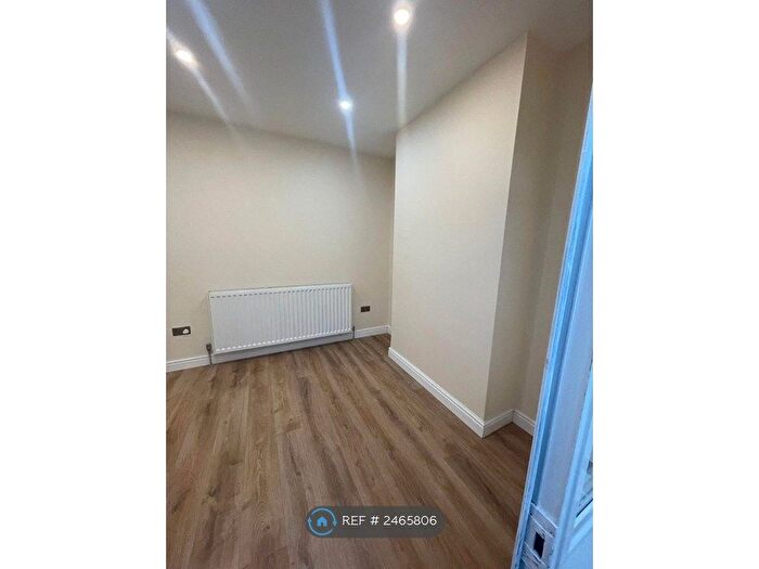 3 Bedroom Semi-Detached House To Rent In Hillier Close, New Barnet, Barnet, EN5