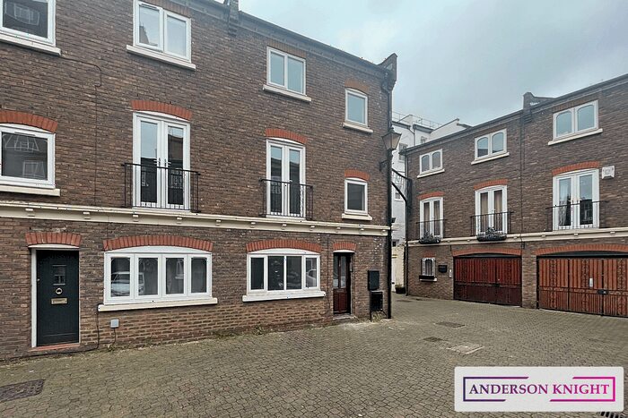 3 Bedroom End Of Terrace House To Rent In Maida Vale, NW6