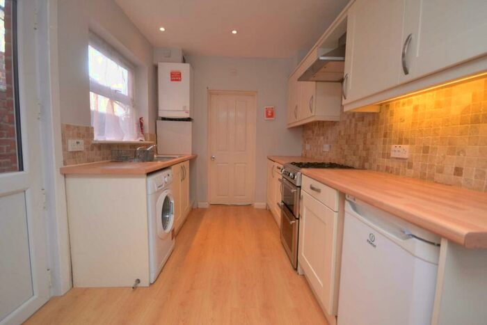 4 Bedroom Terraced House To Rent In Pitcroft Avenue, University Area, RG6