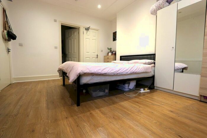 Property To Rent In Hedge Lane, London, N13