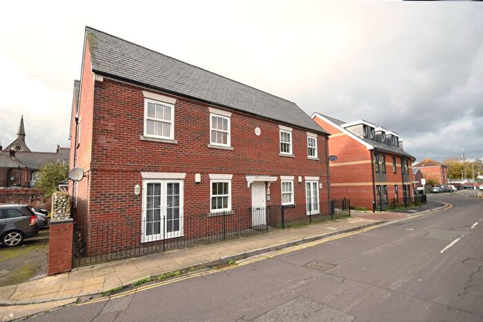 2 Bedroom Flat To Rent In A Prince George Street, Havant, Hampshire, PO9
