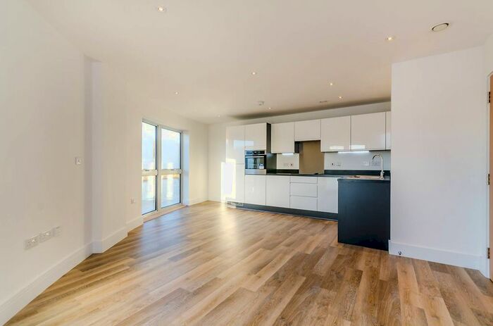 2 Bedroom Flat To Rent In Station View, Guildford, GU1