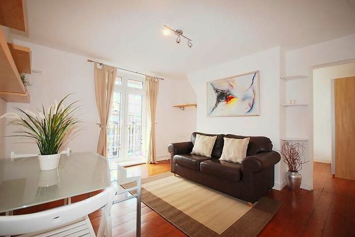 2 Bedroom Apartment To Rent In Vittoria House, King's Cross, Angel, Islington, Barnsbury, London, N1