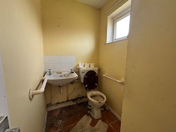 3 Bedroom End Of Terrace House For Sale In Bron Y Gaer, Llanfyllin, SY22
