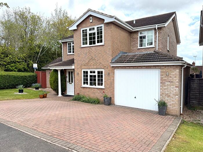 4 Bedroom Detached House For Sale In Minchin Green, Binfield, RG42