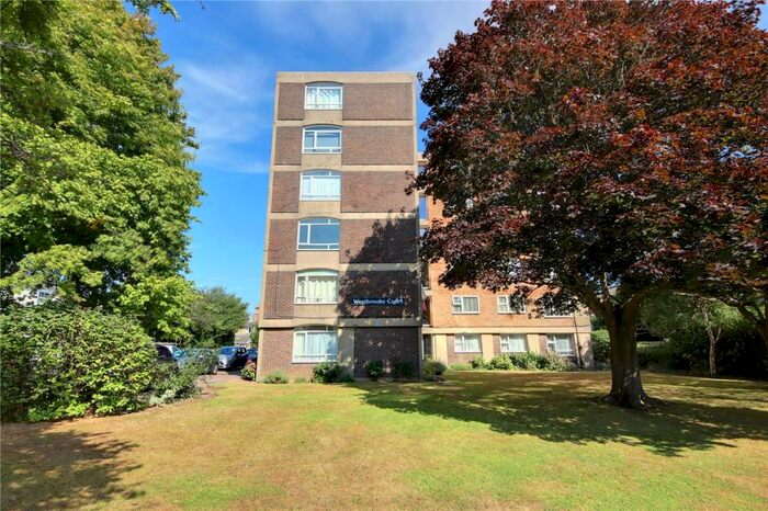 3 Bedroom Apartment To Rent In Crescent Road, Worthing, West Sussex, BN11