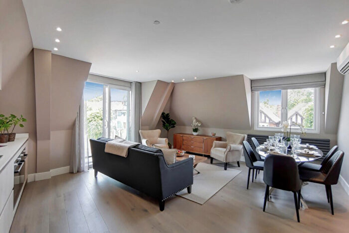 3 Bedroom Apartment To Rent In Woodlands, London, NW11