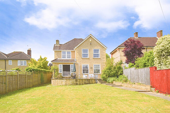 4 Bedroom Detached House For Sale In Malmesbury Road, Chippenham, SN15