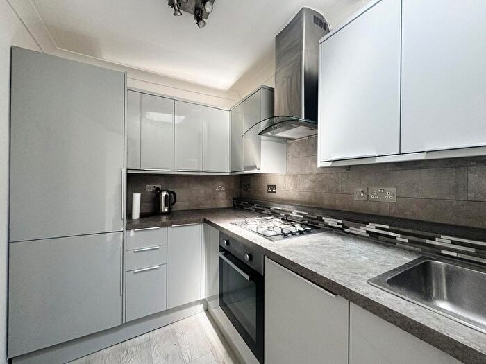 2 Bedroom Flat To Rent In The Vale, W3