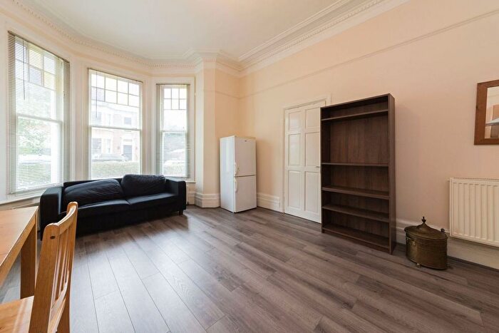 2 Bedroom Flat To Rent In Coleridge Road, London, N8
