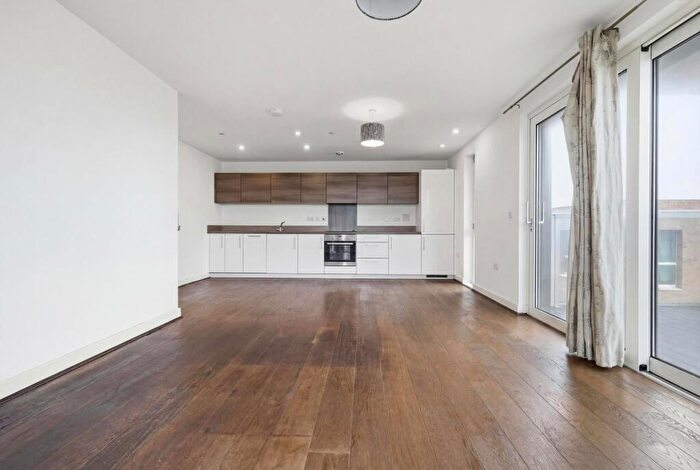 3 Bedroom Apartment To Rent In Jefferson Plaza, Marner Point, E3