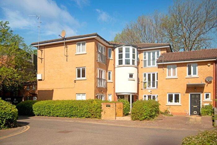 2 Bedroom Flat For Sale In Shalbourne Square, Homerton, E9