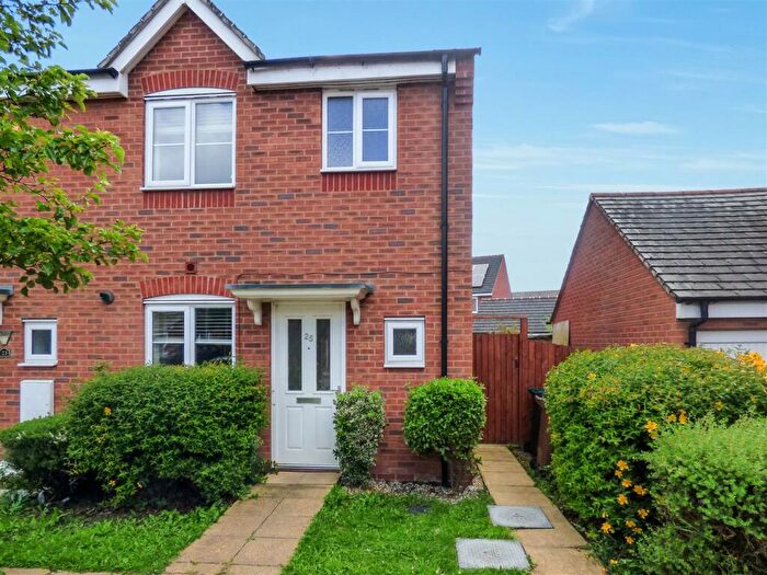 3 Bedroom End Of Terrace House To Rent In Meakin Drive, Swadlincote, DE11