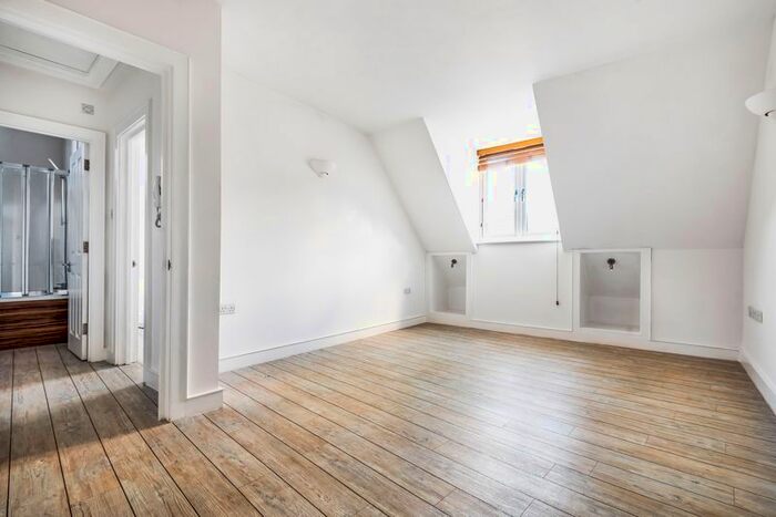 1 Bedroom Flat To Rent In High Street, Hampton Wick, Kingston Upon Thames, KT1