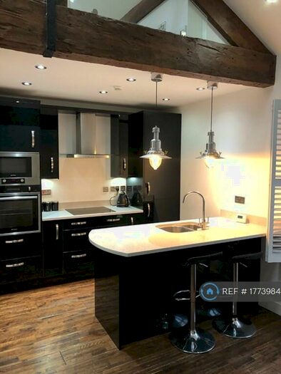 2 Bedroom Flat To Rent In Almondbury, Huddersfield, HD5