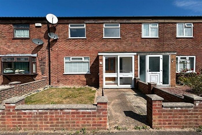 3 Bedroom Property To Rent In Bedroom Property In Southend On Sea, SS2