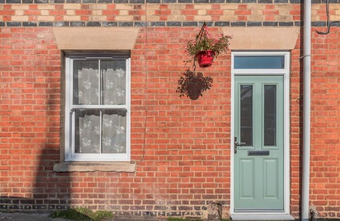 2 Bedroom Terraced House To Rent In Marlborough Place, Banbury, Oxfordshire, OX16