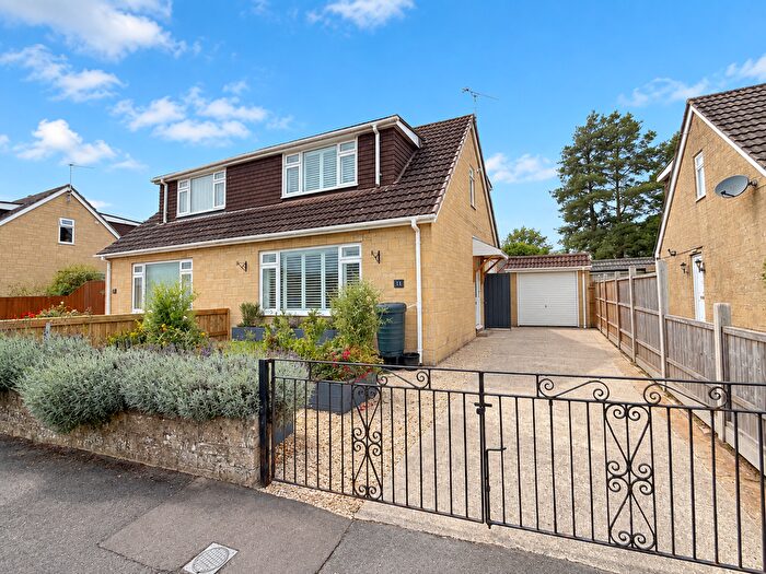 2 Bedroom Semi Detached Bungalow For Sale In Sylvan Way, Gillingham, SP8