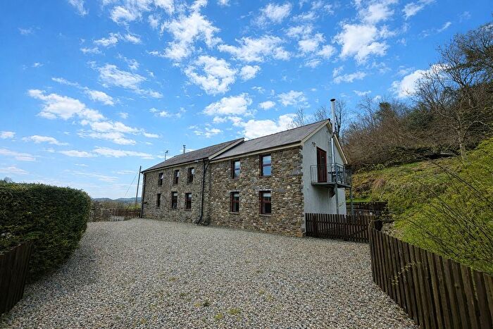 3 Bedroom Farm For Sale In Drefach, Llanybydder, SA40
