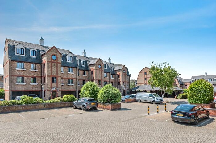 2 Bedroom Flat For Sale In Brick Court, Jetty Walk, Grays, Essex, RM17