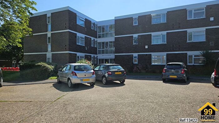 2 Bedroom Flat To Rent In Stratton Close, Edgware, Middlesex, HA8
