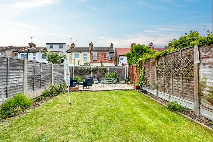 2 Bedroom Flat For Sale In Bellevue Road, Southend-on-Sea, SS2