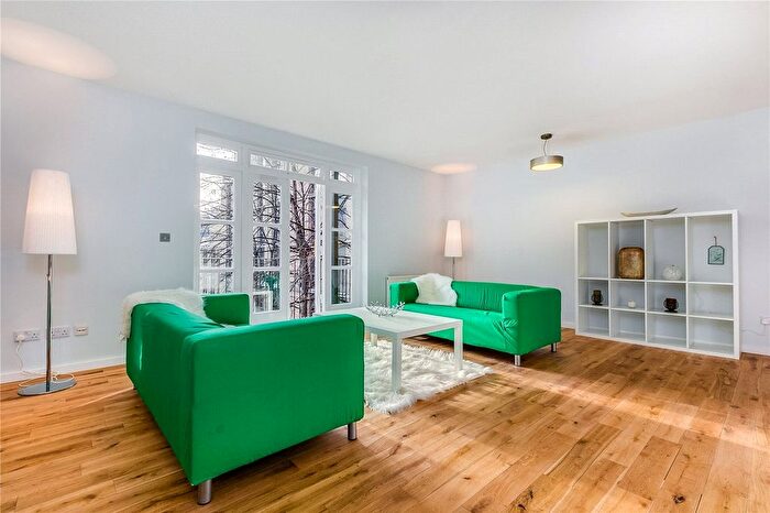 2 Bedroom Flat For Sale In Fitzclarence House, Holland Park Avenue, London, W11