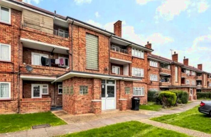 2 Bedroom Flat To Rent In Kenton Road, Kingsbury, HA3