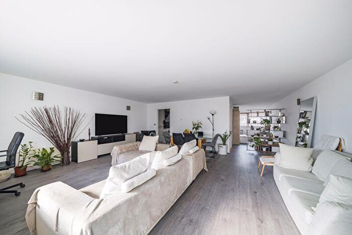 1 Bedroom Apartment For Sale In Albert Road, London, E16